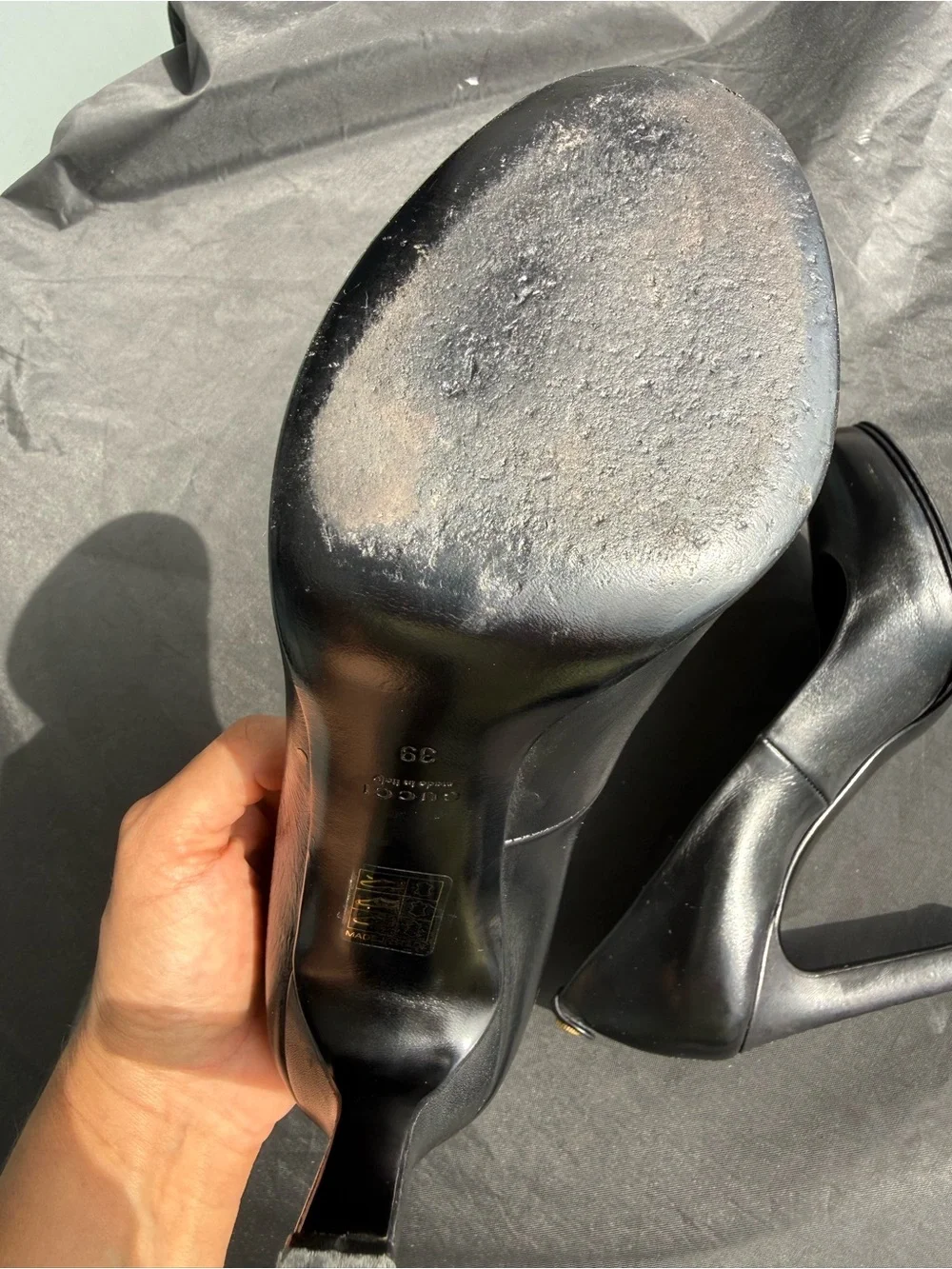 Authentic Gucci Black Leather Pumps with Gold GG logo